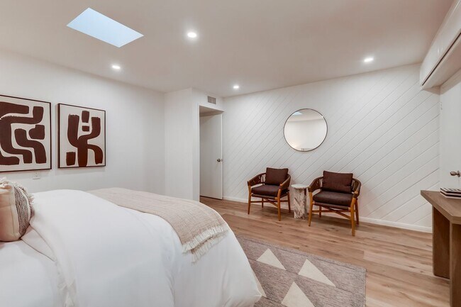 Building Photo - 1510 The Strand