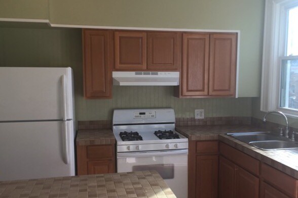 Building Photo - 811 Sarah St