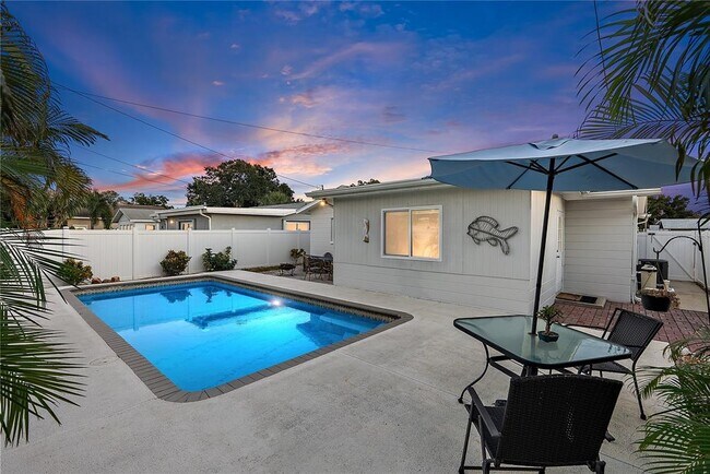 Building Photo - 5635 20th Ave N