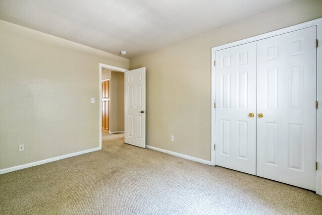 Building Photo - 3701 Bay Crescent