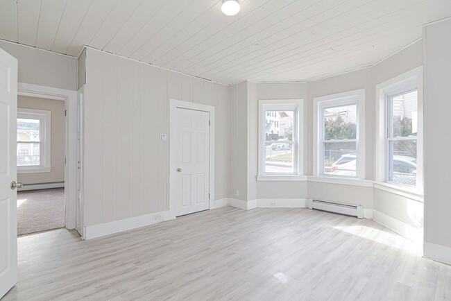 Building Photo - 979 Dwight St
