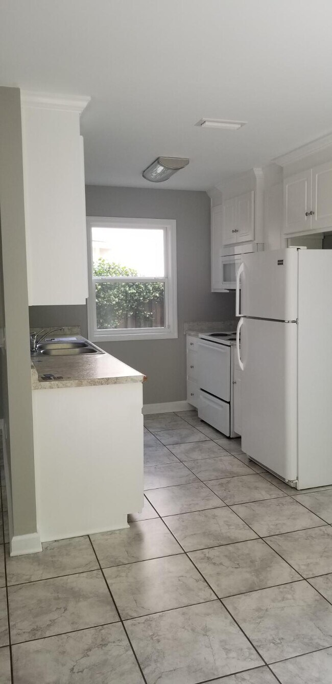 Building Photo - 181 Candle Brook Dr