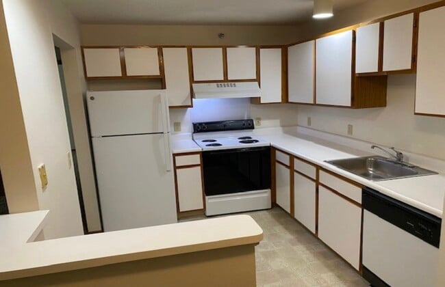 Building Photo - 2700 Marfitt Rd