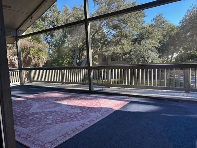 Building Photo - FREE MONTH OF DECEMBER 2025 Beach, 2nd row