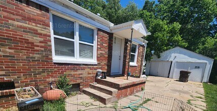 Building Photo - $675 - 1 bed 1 bath - Duplex *COMING SOON*