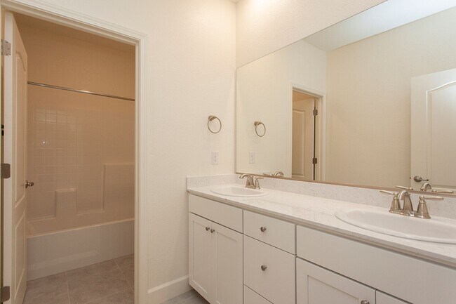 Building Photo - 6049 Red Sun Dr