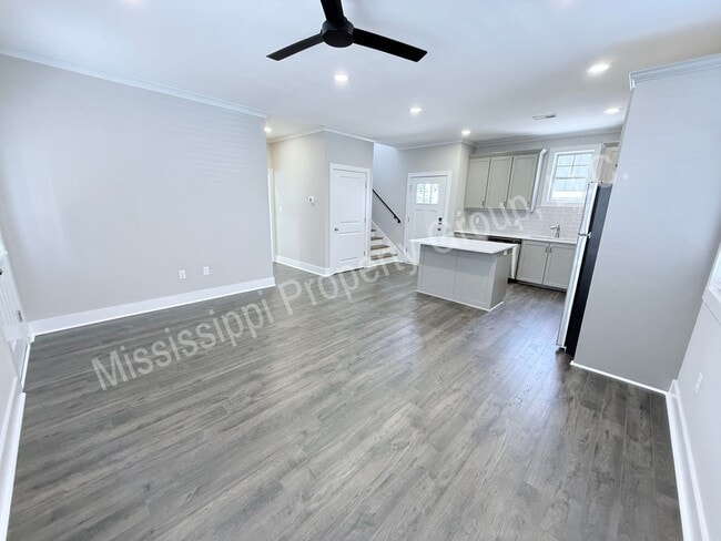 Building Photo - 1405 Pleasant Dr