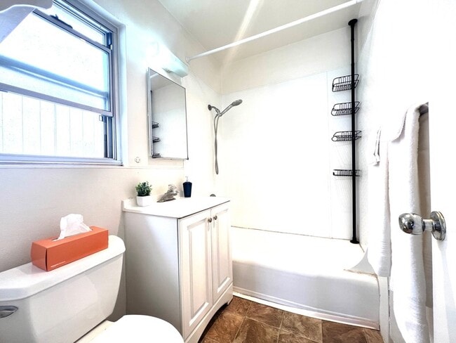 Building Photo - 1133 Reed Ave