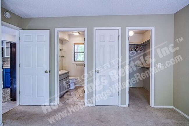 Building Photo - West Gate Area |Home |Unfurnished