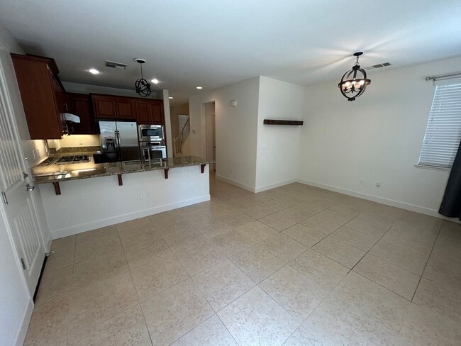 Building Photo - Ideal 4 bedroom home, walking distance to ...