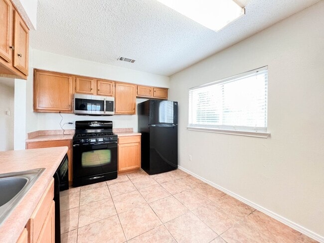 Building Photo - 1301 Pitcairn Dr