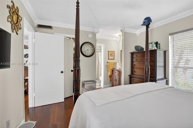 Building Photo - 5240 NE 6th Ave