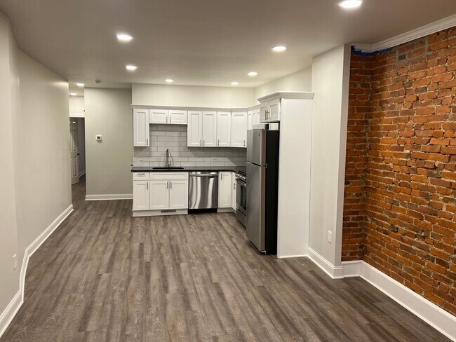 Building Photo - 708 Columbia Ave