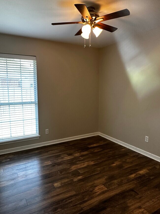 Building Photo - 2914 Shenandoah Dr