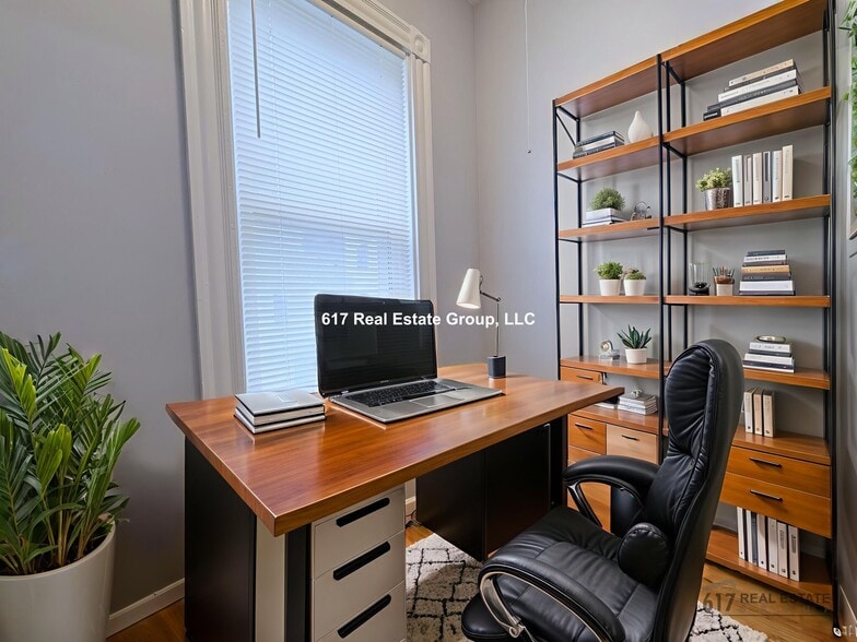 Building Photo - 4 Everett Square