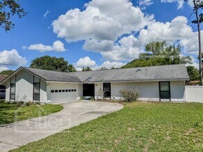 Building Photo - 1959 Sussex Dr N