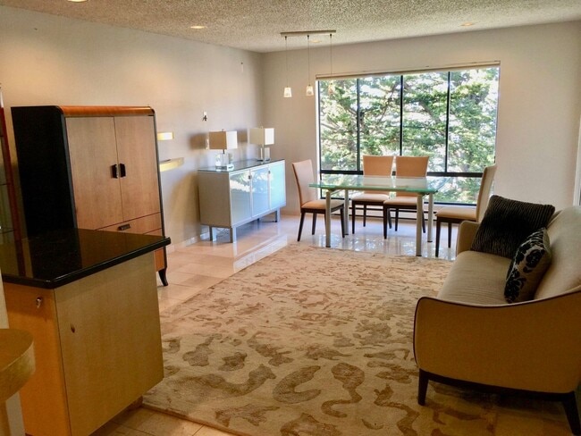 Building Photo - Designer Living in Waterfront Furnished Condo