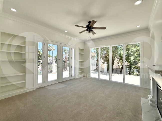Building Photo - 1523 E Treasure Cove Dr
