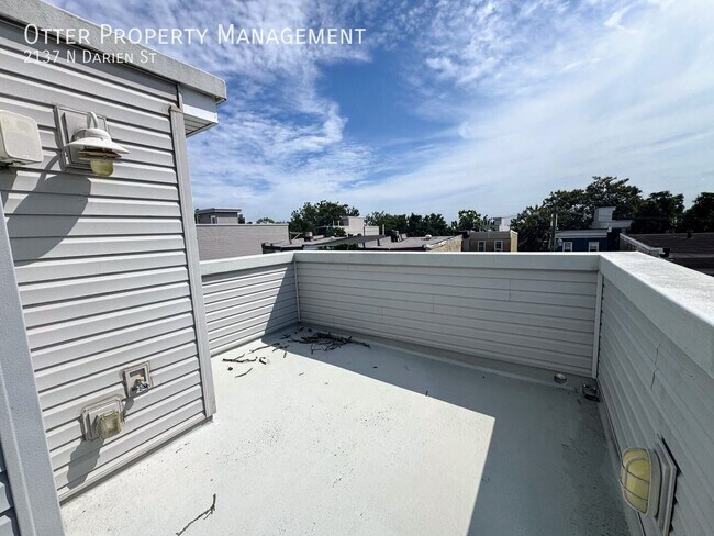 Building Photo - 2137 N Darien St
