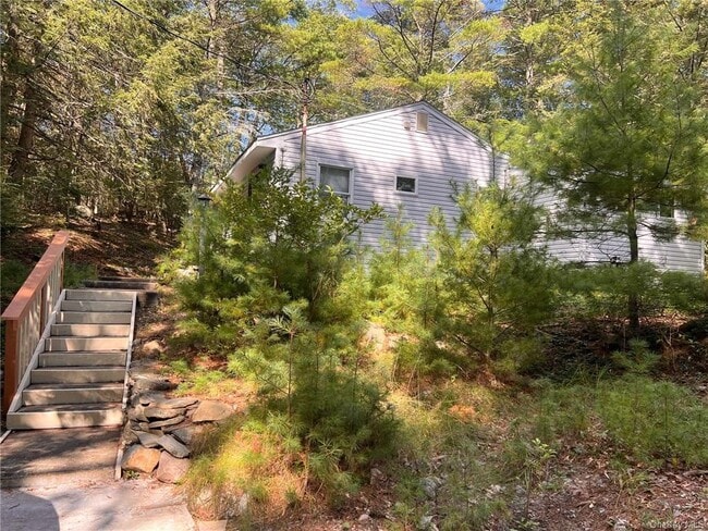 Building Photo - 61 Deer Hill Rd