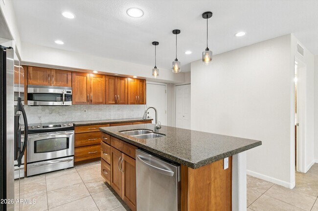 Building Photo - 6756 W Morrow Dr