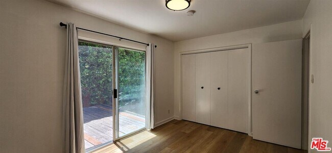 Building Photo - 1603 Oakwood Ave