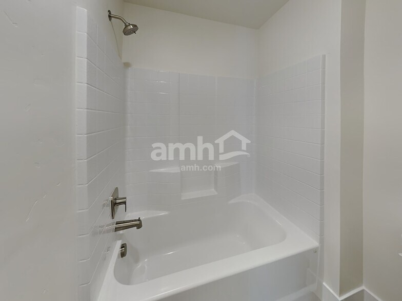 Building Photo - 9497 Clancey St