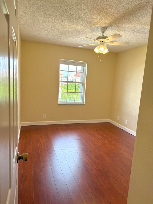 Building Photo - 18292 Clear Brook Cir