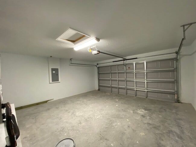 Building Photo - Custom Home - Desirable SW Dunnellon Neigh...