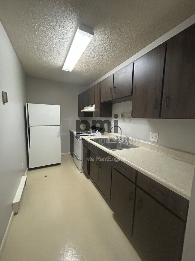 Building Photo - 24 W Buchanan Ave