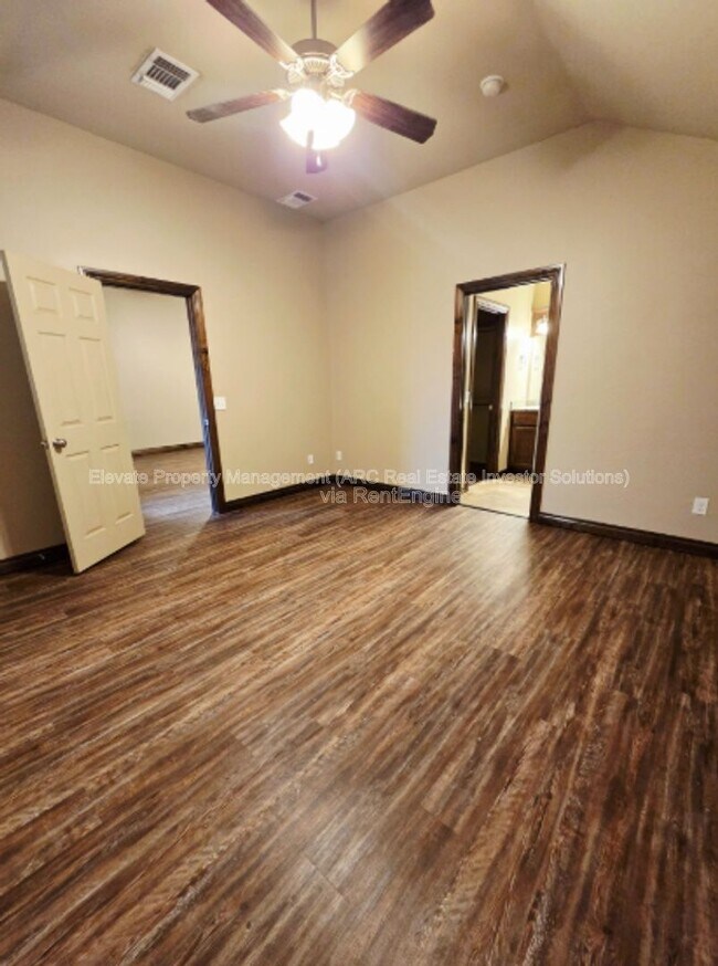 Building Photo - 2215 Kintyre Rd