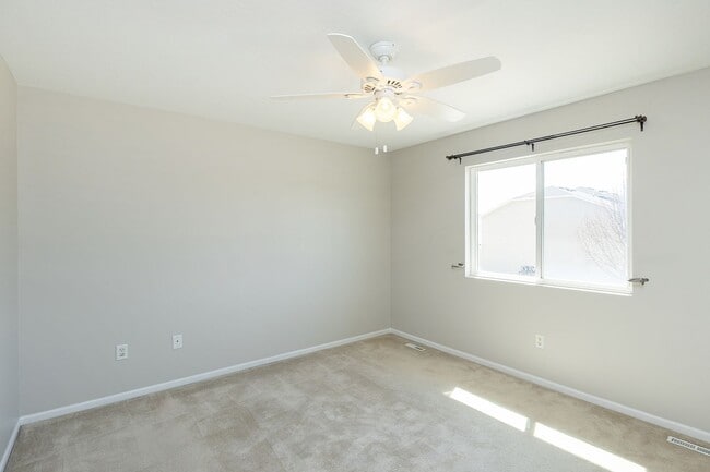 Building Photo - RENT SPECIAL!! 2 Bedroom, 3 Bathroom Townhome in Ankeny!