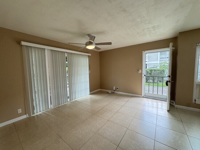 Building Photo - 46-1031-1031 Emepela Wy