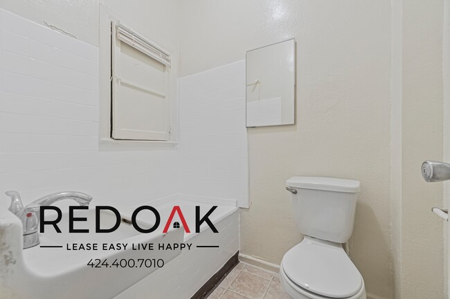 Building Photo - 400 S Kenmore Ave