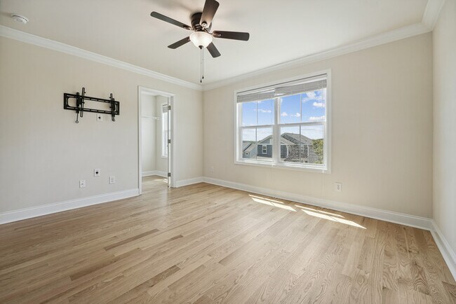 Building Photo - 4109 White Kestrel Dr