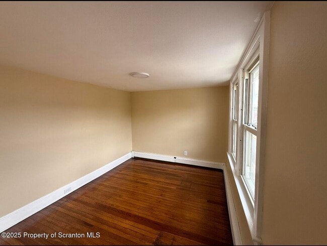 Building Photo - 128 S Main St