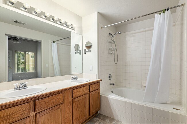 Building Photo - 2 bed, close to Ft Carson. Top Floor unit, Available now