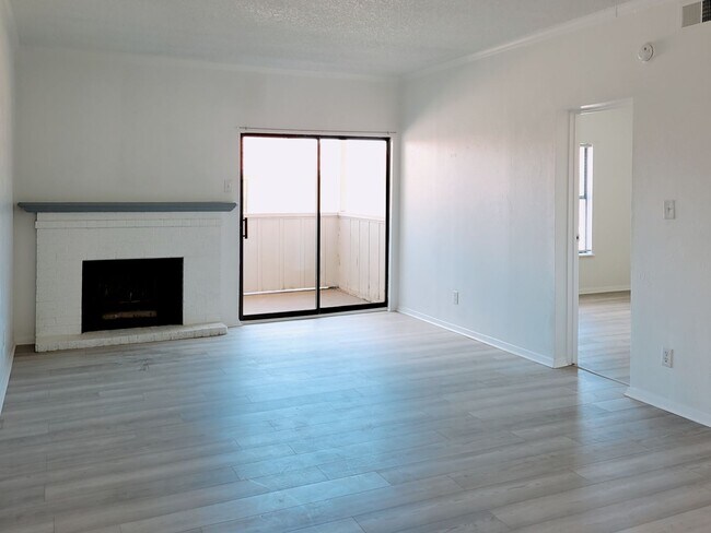 Building Photo - LUXURY LARGE UNIT IN EAST CLOVIS ALL NEW I...