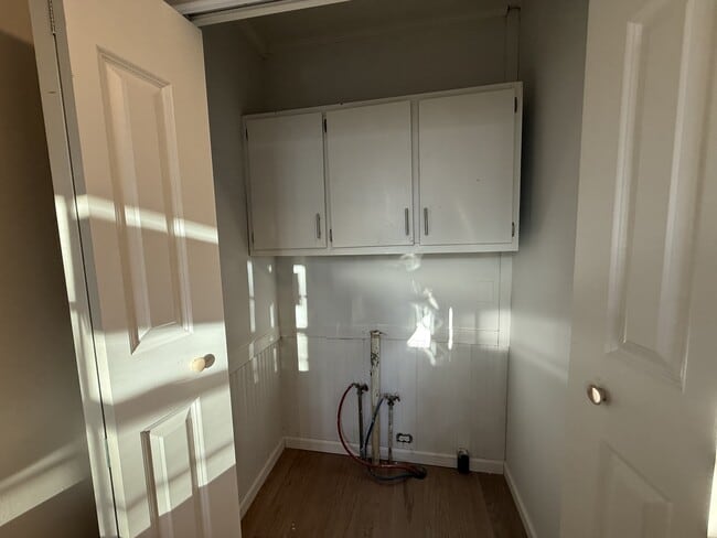 Building Photo - 75 E 3rd St NE