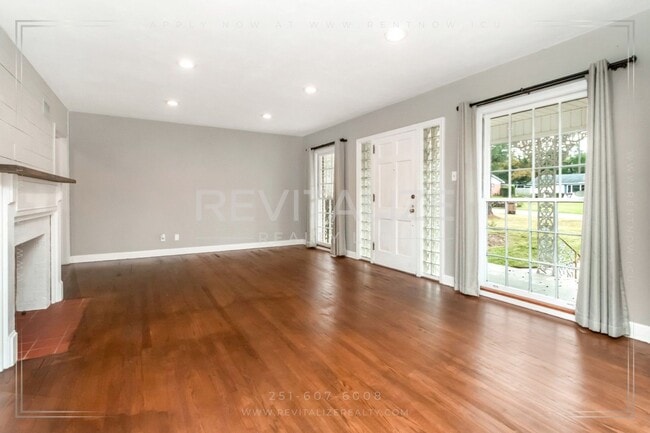 Building Photo - Charming Brick Ranch with Modern Comforts in Mobile!