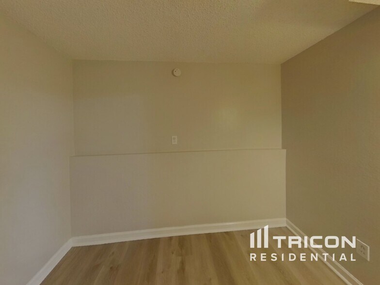 Building Photo - 5014 Bradley Cir