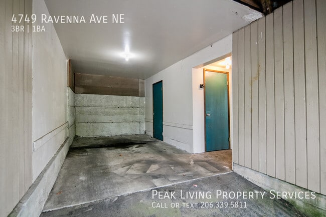 Building Photo - UW 3bed/1bth! FREE PARKING & LAUNDRY!