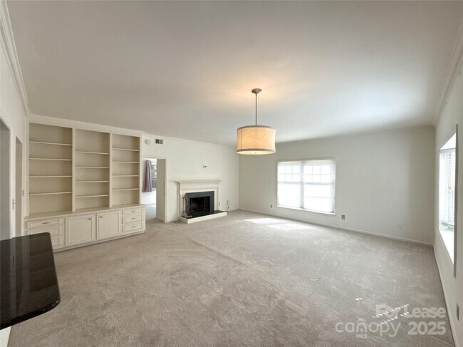 Building Photo - 1016 Queens Rd