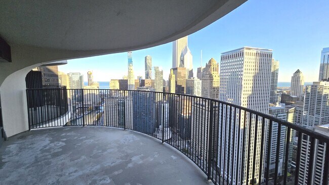 Building Photo - 300 N State St