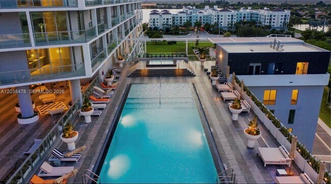 Building Photo - 2000 Metropica Wy