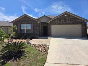Building Photo - 3 miles from Lackland AFB!!