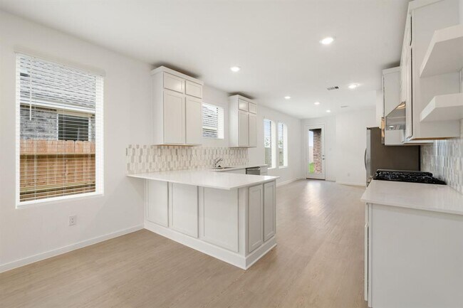 Building Photo - 6742 Sunset Velvet Dr