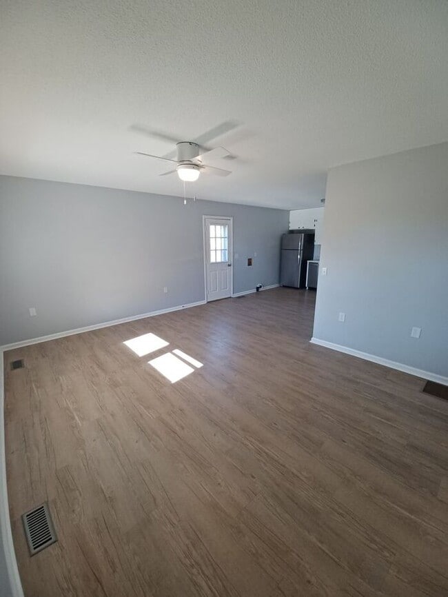 Building Photo - 2BD/2BA Duplex In Conover