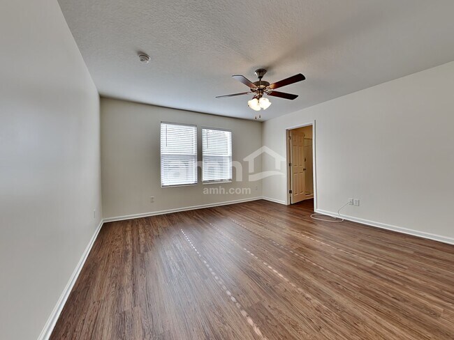 Building Photo - 120 E Jayce Way