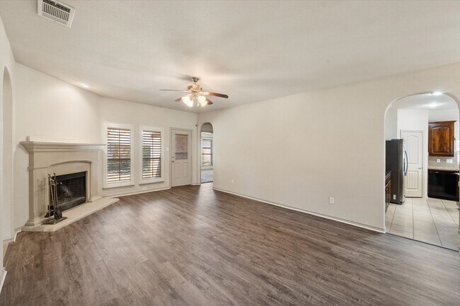 Building Photo - 1613 Country Hills Dr
